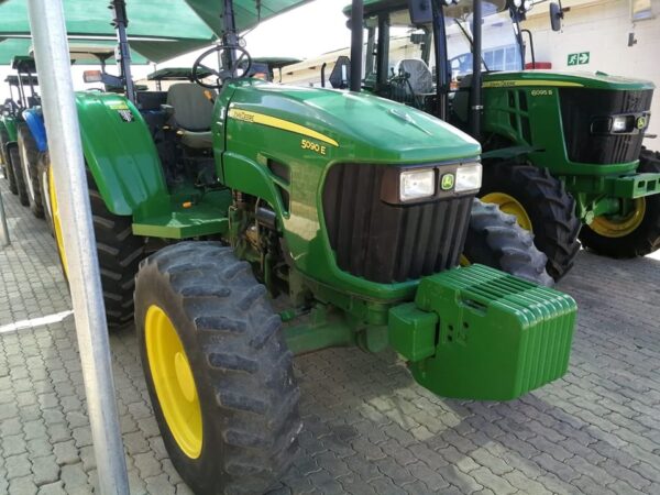 John Deere 5090 E - Image 3