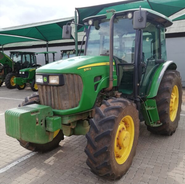 2017-John Deere – 5082E MFW
